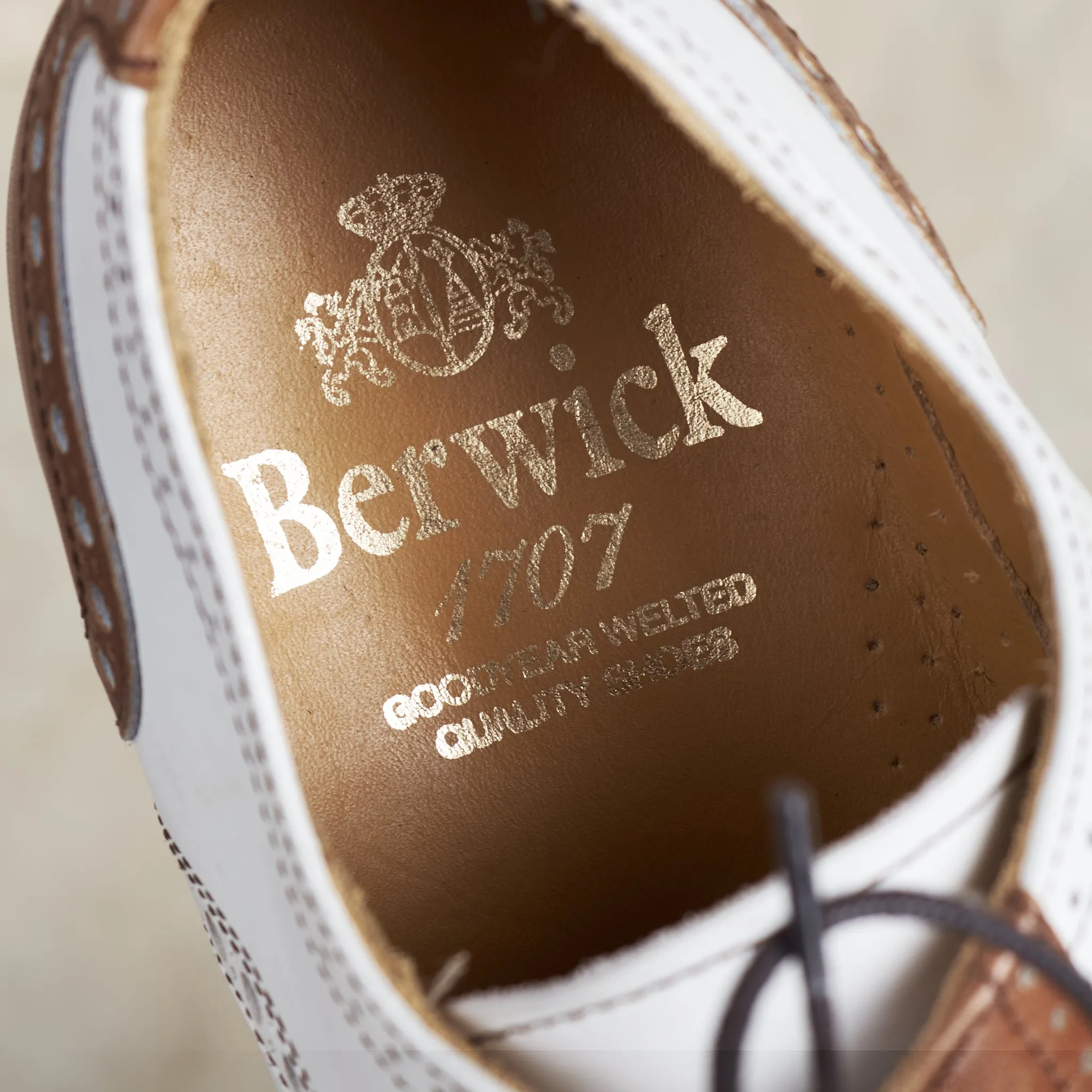 Second Hand Berwick 1707 Two-Tone Derby Shoes EU 41