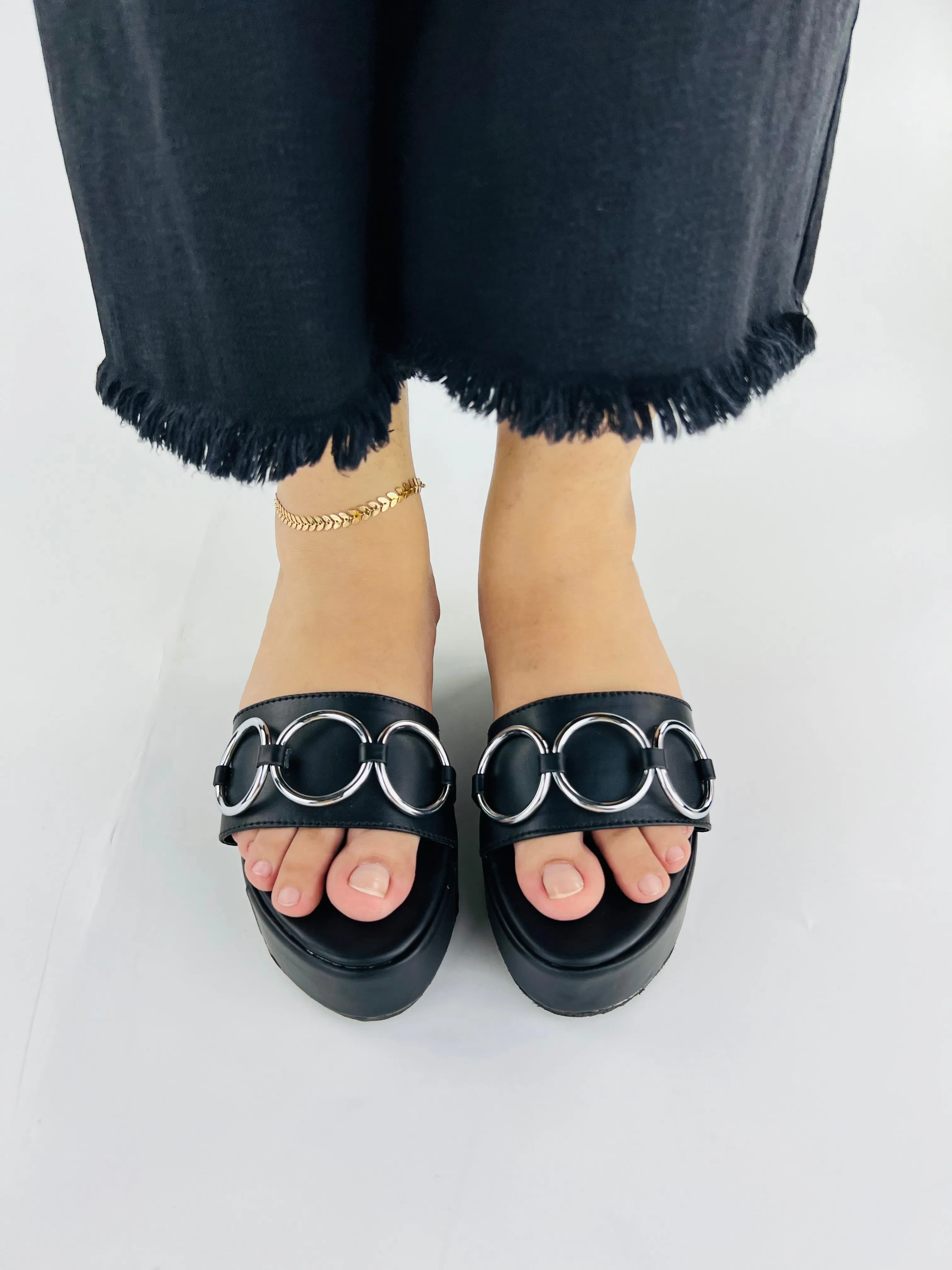 Spunkz Chain Link Wedge Slides in Black